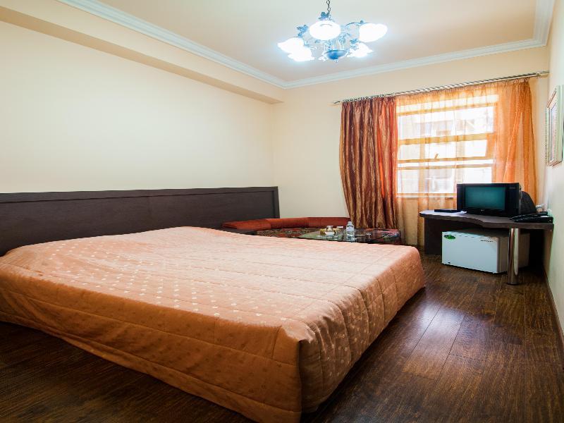 Yerevan Deluxe Hotel Extérieur photo