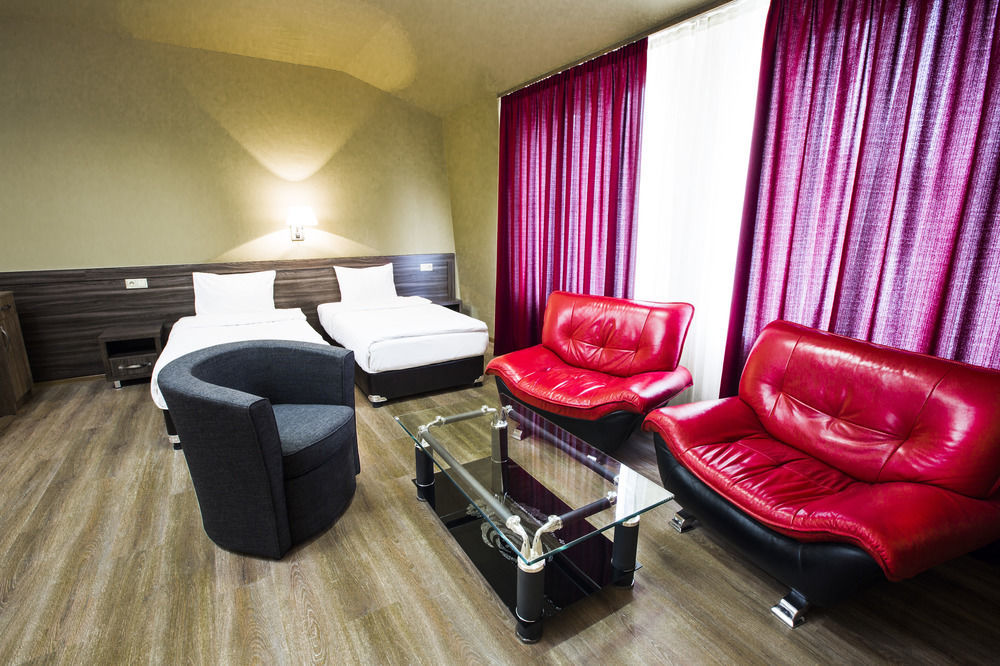 Yerevan Deluxe Hotel Extérieur photo